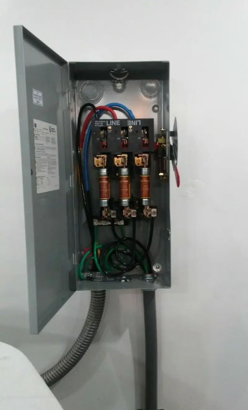 Three-phase disconnect switch installed for Smoke Detector Installation in Gilmer